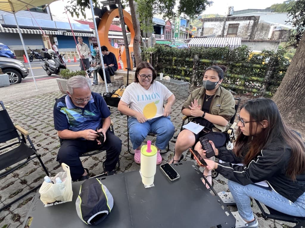 演出後人們圍坐交流的地方音樂現場