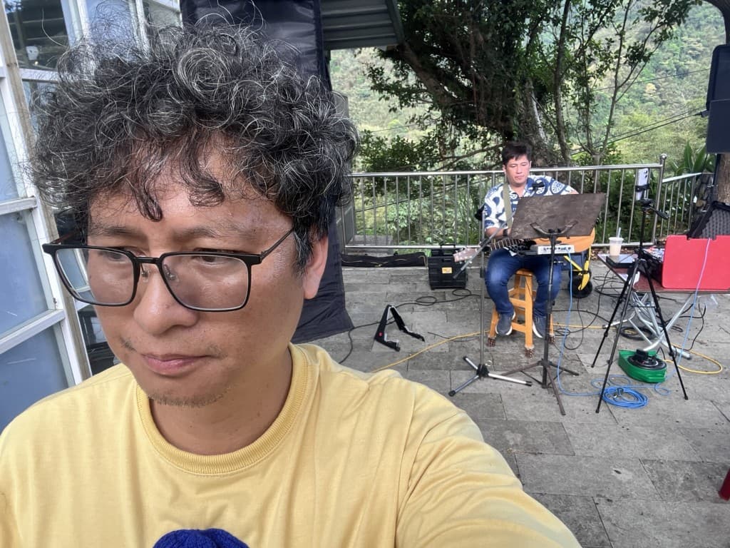 一起推動角板山音樂實踐的人在戶外場域合影