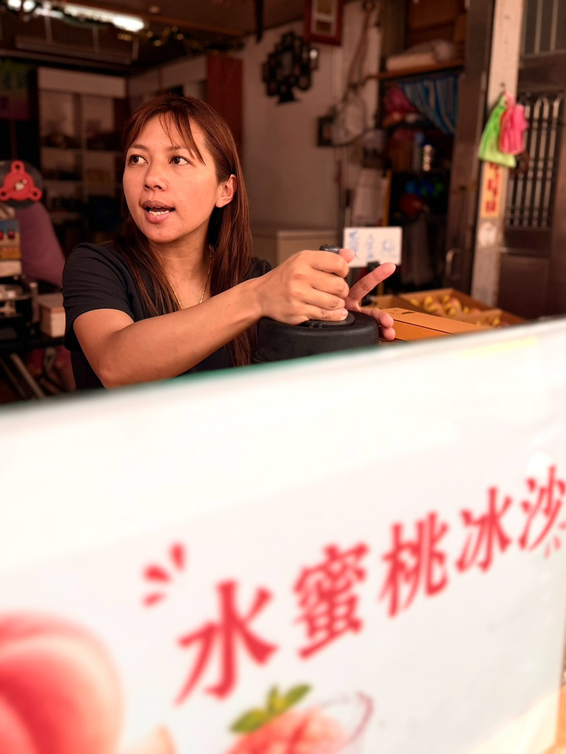 惠娟老闆娘打水蜜桃冰沙